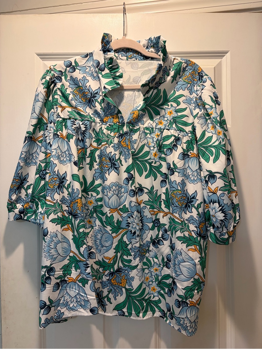 Floral Ruffled V-Neck Women's Top in White and Green size XXL